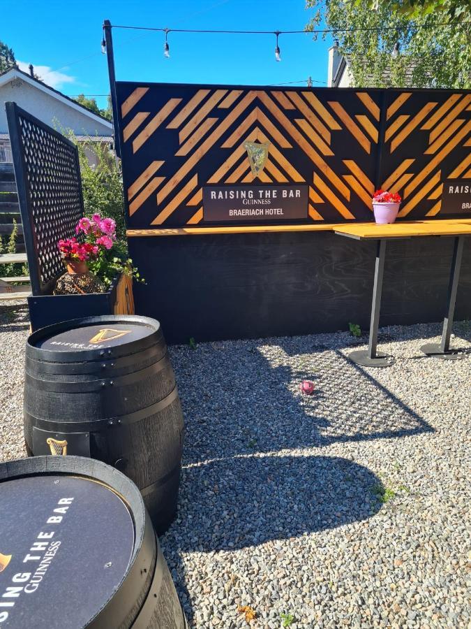 Oyo Braeriach Hotel, Highlands Scotland Newtonmore Bagian luar foto