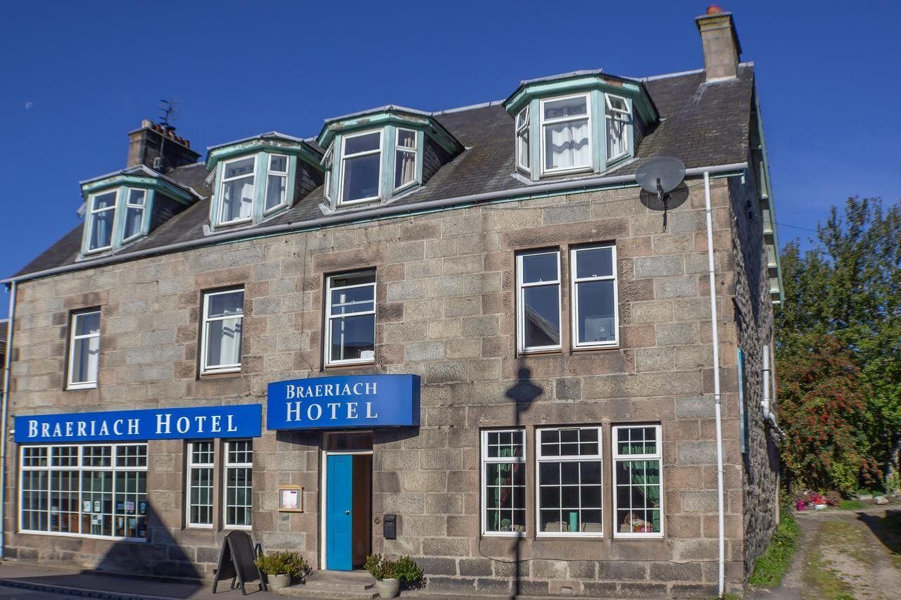 Oyo Braeriach Hotel, Highlands Scotland Newtonmore Bagian luar foto