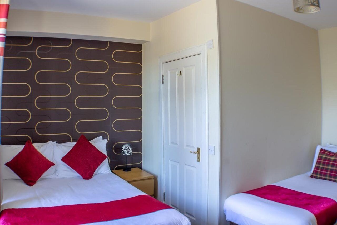 Oyo Braeriach Hotel, Highlands Scotland Newtonmore Bagian luar foto